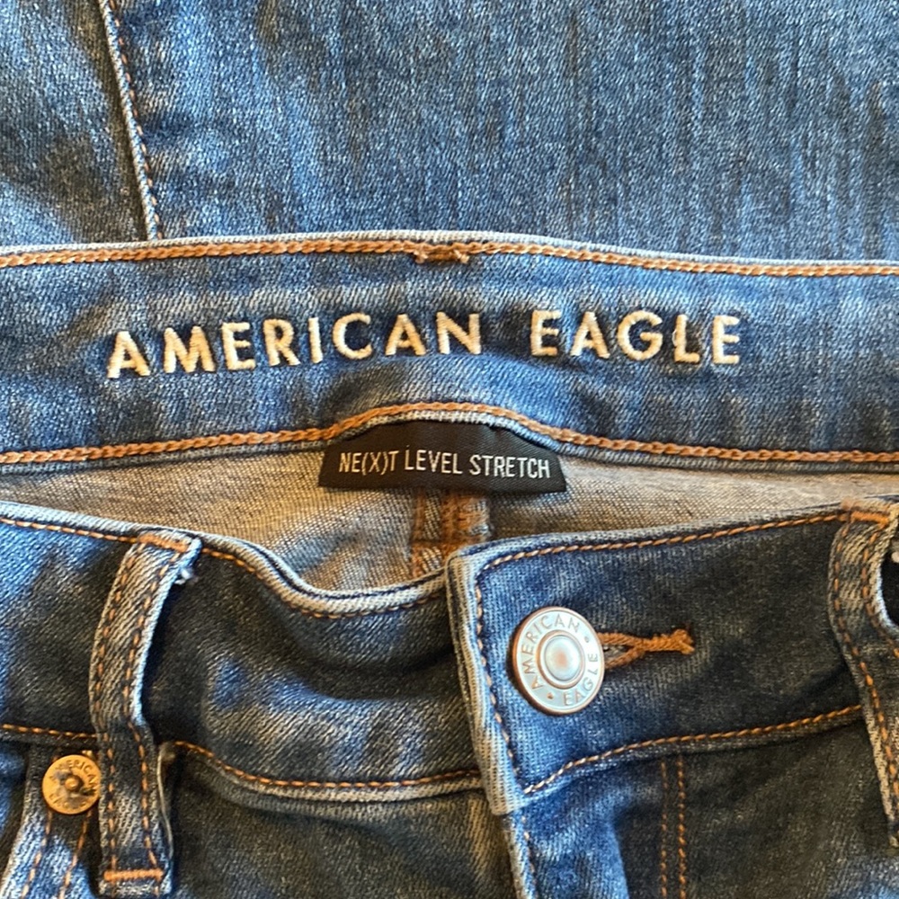 Women’s size 4 American Eagle flare leg jeans - Picture 2 of 2